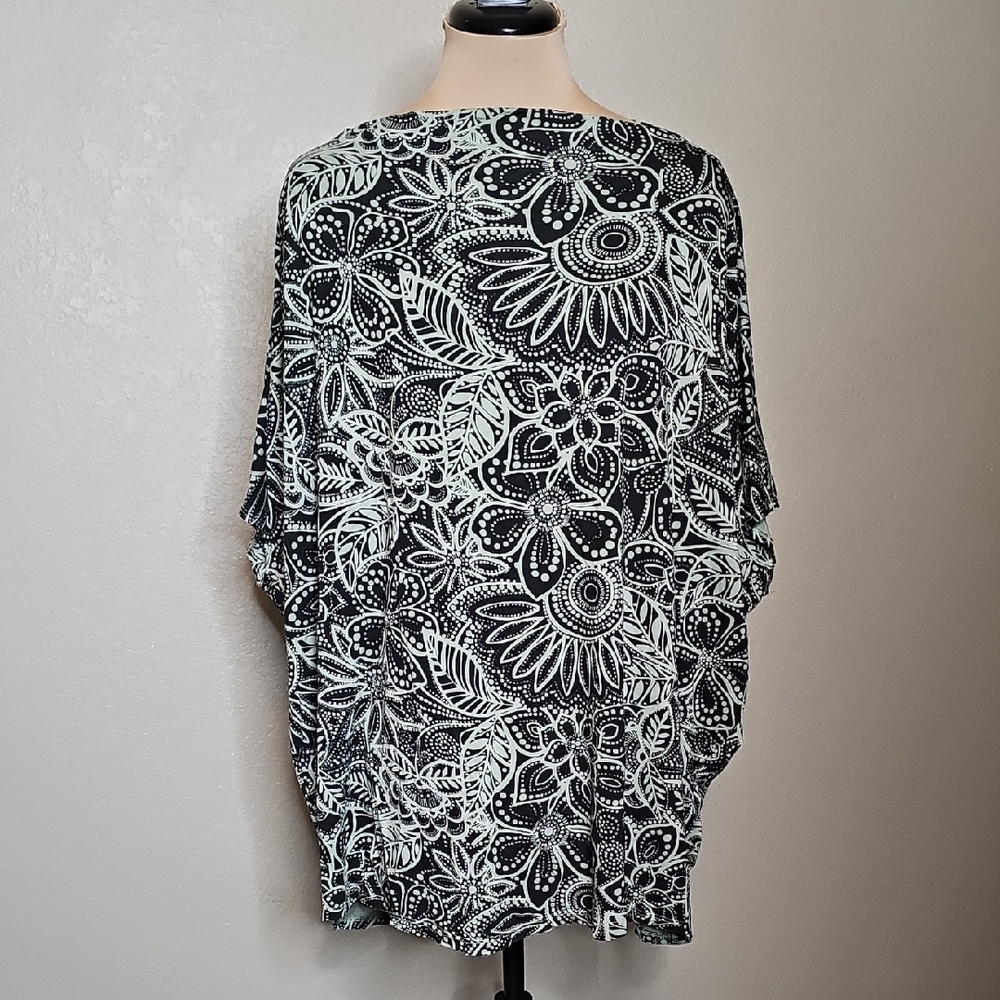 Bryn Walker Debo Tunic Black and Green Floral Patterned Batwing Top